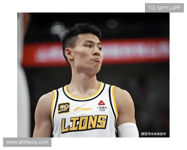 周鹏：从篮球场上的传奇到生活中的榜样，探索他的奋斗与坚持之路