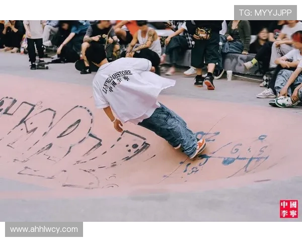 成都滑板精英赛回顾：成都滑板队展现惊人速度与技术实力